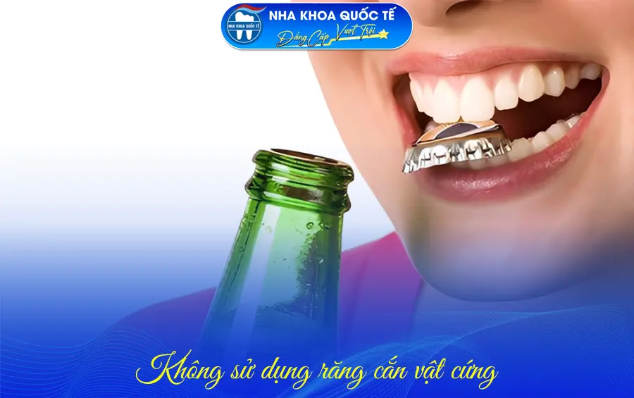 không dùng răng cắn vật cứng