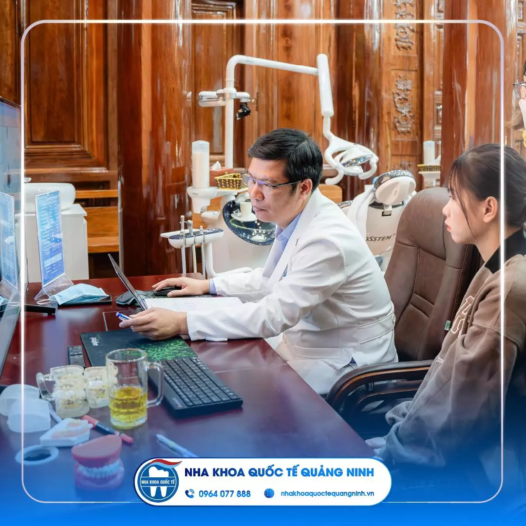 Bác sĩ tư vấn dán sứ Veneer